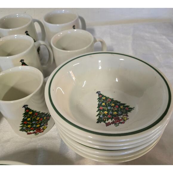 Vintage 25 pc Christmas - Jamestown China Porcelain Dinner Set Mount Clemens - Picture 1 of 8